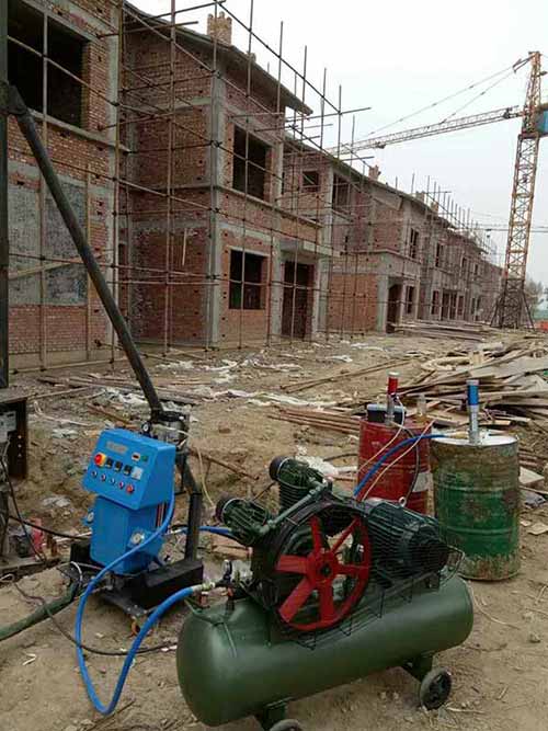 小型噴涂料機(jī)多少錢(qián)一臺(tái)(圖1) 外墻保溫聚氨酯噴涂機(jī)