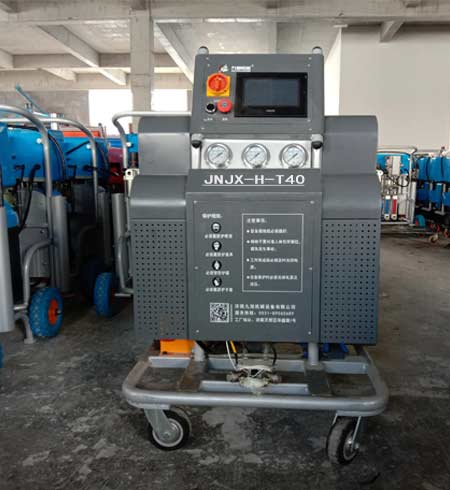 太陽能熱水器水箱發泡(圖1) JNJX-G-T40聚氨酯發泡機設備