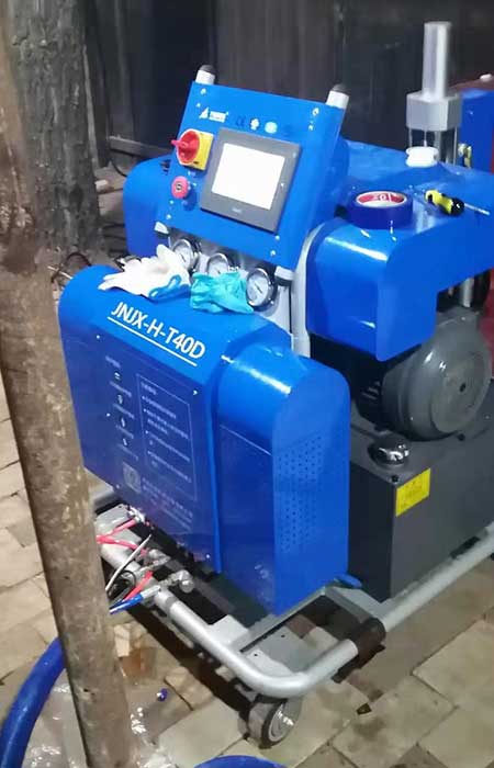 保溫層噴涂機器(圖1) 液壓HT40D聚氨酯發泡噴涂機